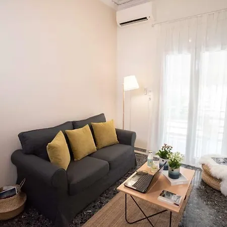 Hellona House ,sunny And Cozy Apartment's شقة نافبليو