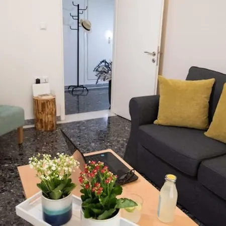 Hellona House ,sunny And Cozy Apartment's * نافبليو