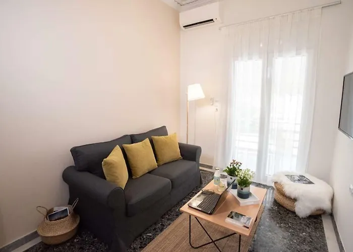 Hellona House ,sunny And Cozy Apartment's شقة نافبليو