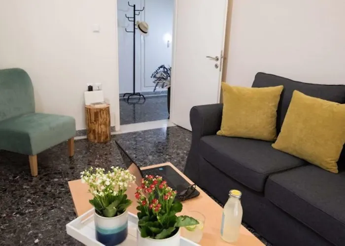 Hellona House ,sunny And Cozy Apartment's * نافبليو
